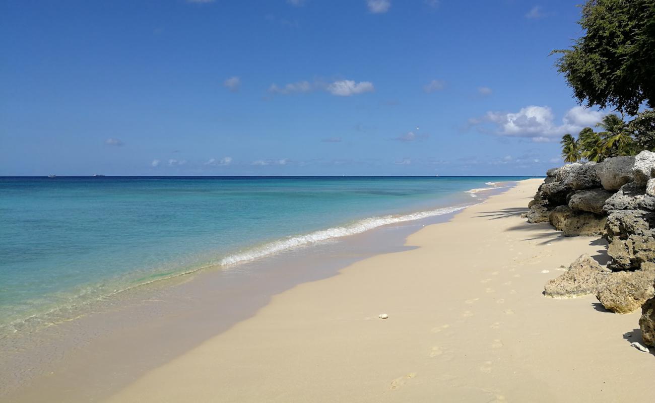 Paradise beach'in fotoğrafı açık bej kum yüzey ile