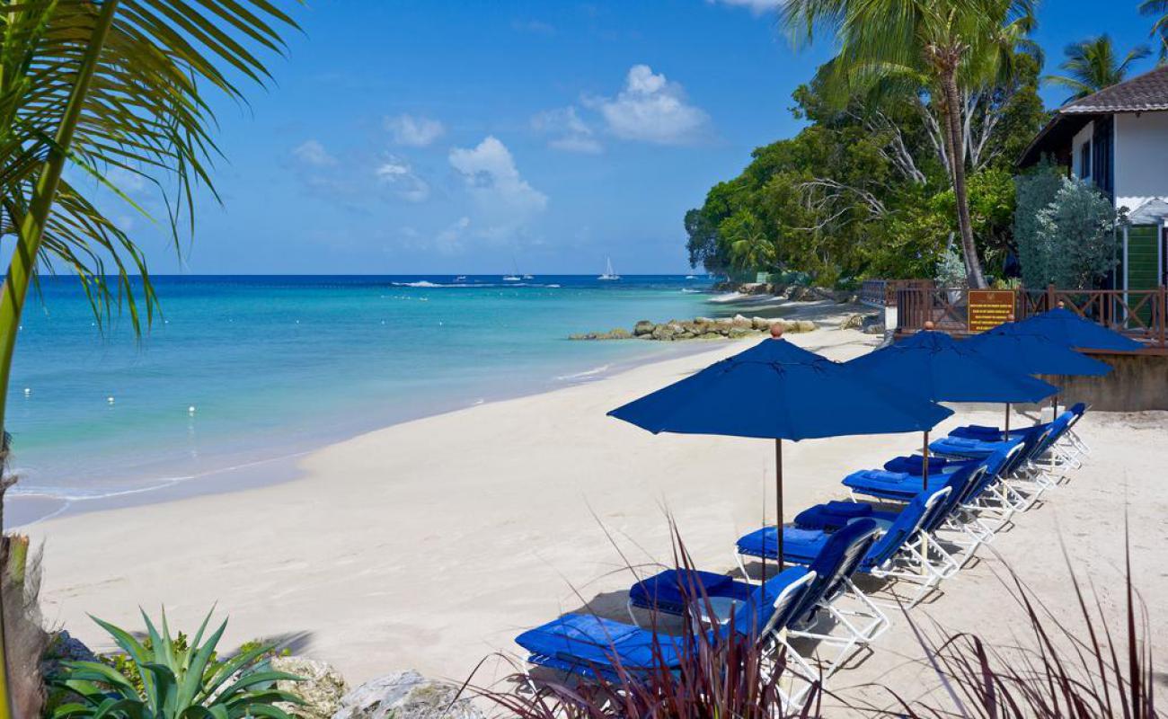 Mango Bay'in fotoğrafı açık bej kum yüzey ile