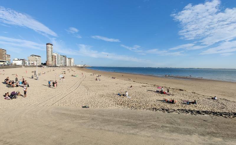 Strand Vlissingen'in fotoğrafı gri ince kum yüzey ile