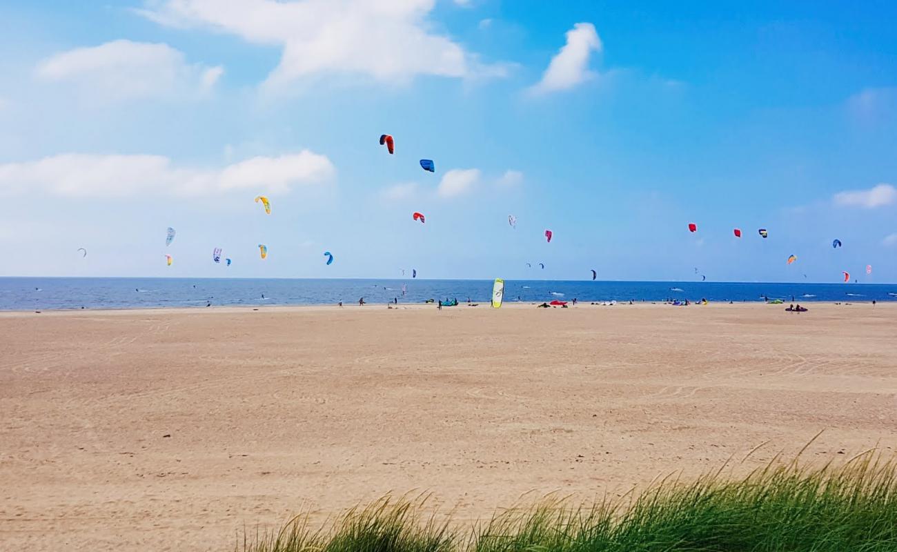Strand bij Ouddorp'in fotoğrafı açık bej kum yüzey ile