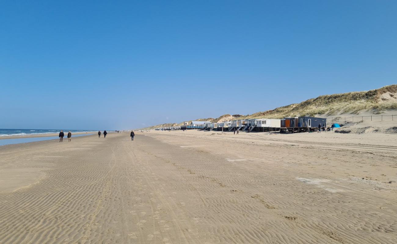 Bakkum beach'in fotoğrafı parlak kum yüzey ile