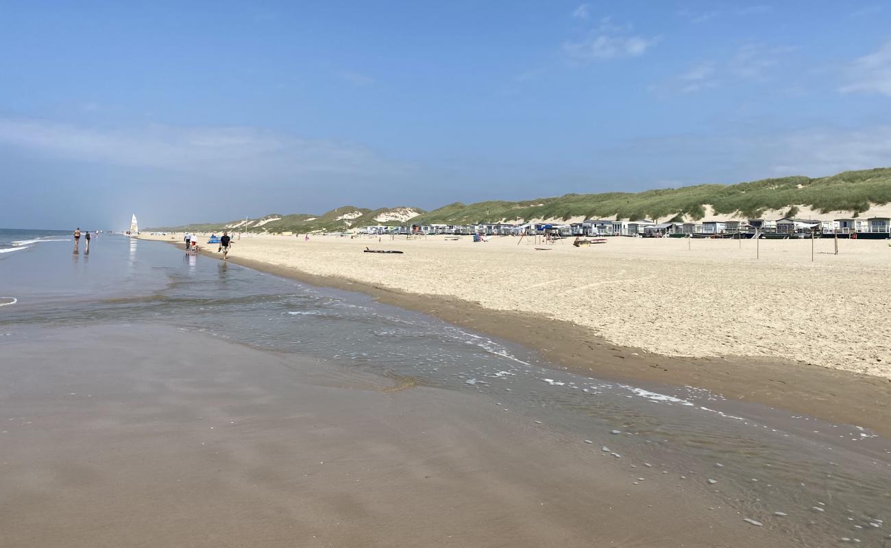 Egmond aan Zee'in fotoğrafı parlak kum yüzey ile