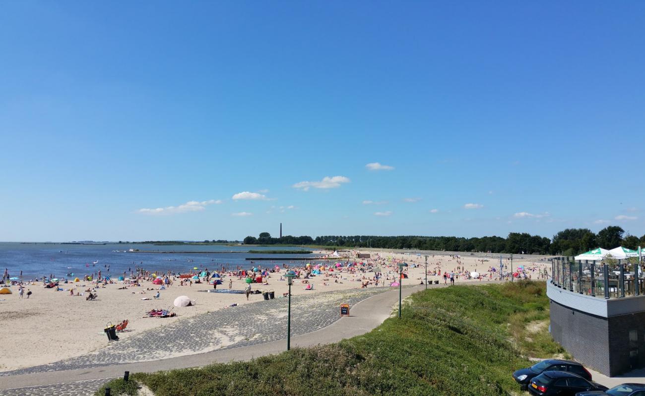 Lemmer strand'in fotoğrafı açık bej kum yüzey ile