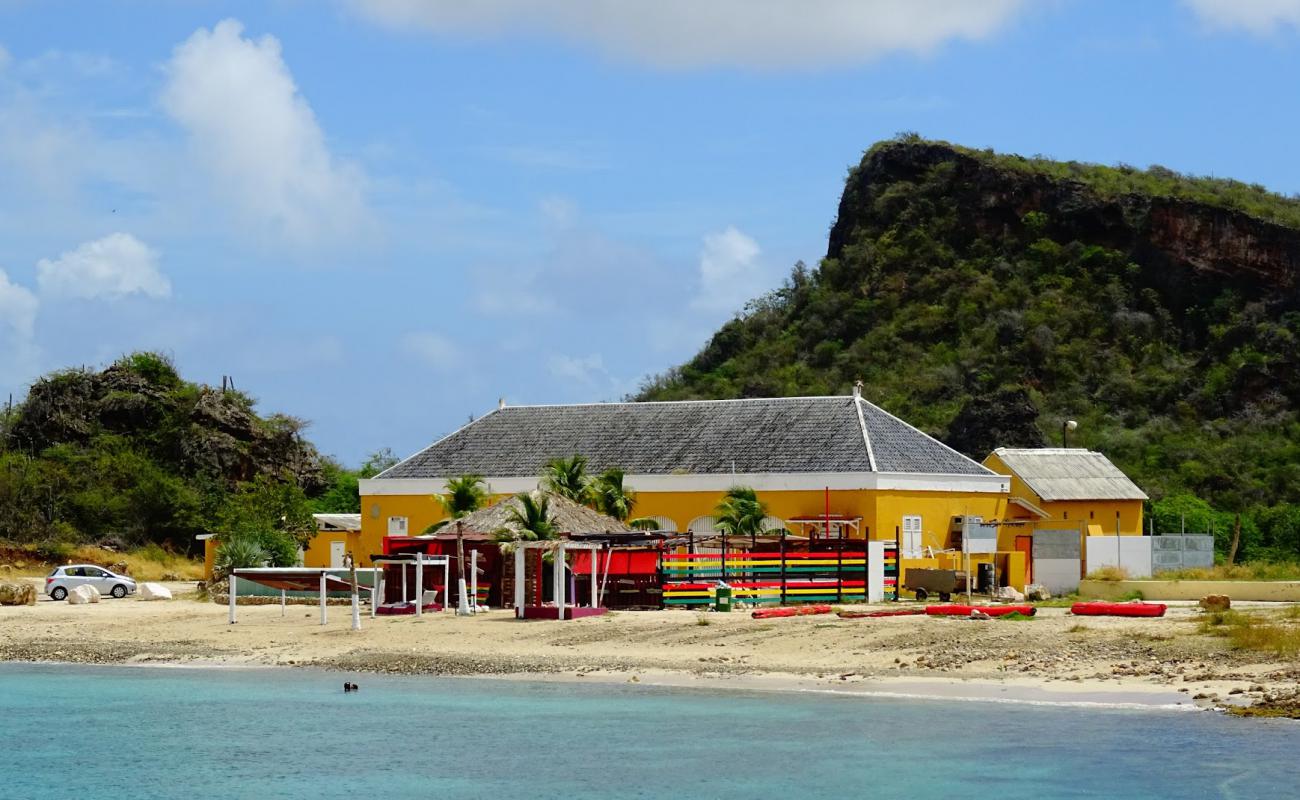 Baya beach'in fotoğrafı bej kum ve çakıl yüzey ile
