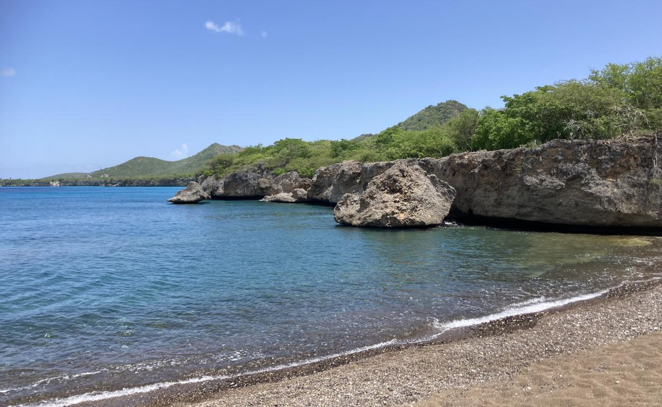 Playa Santu Pretu'in fotoğrafı küçük gri çakıllar yüzey ile