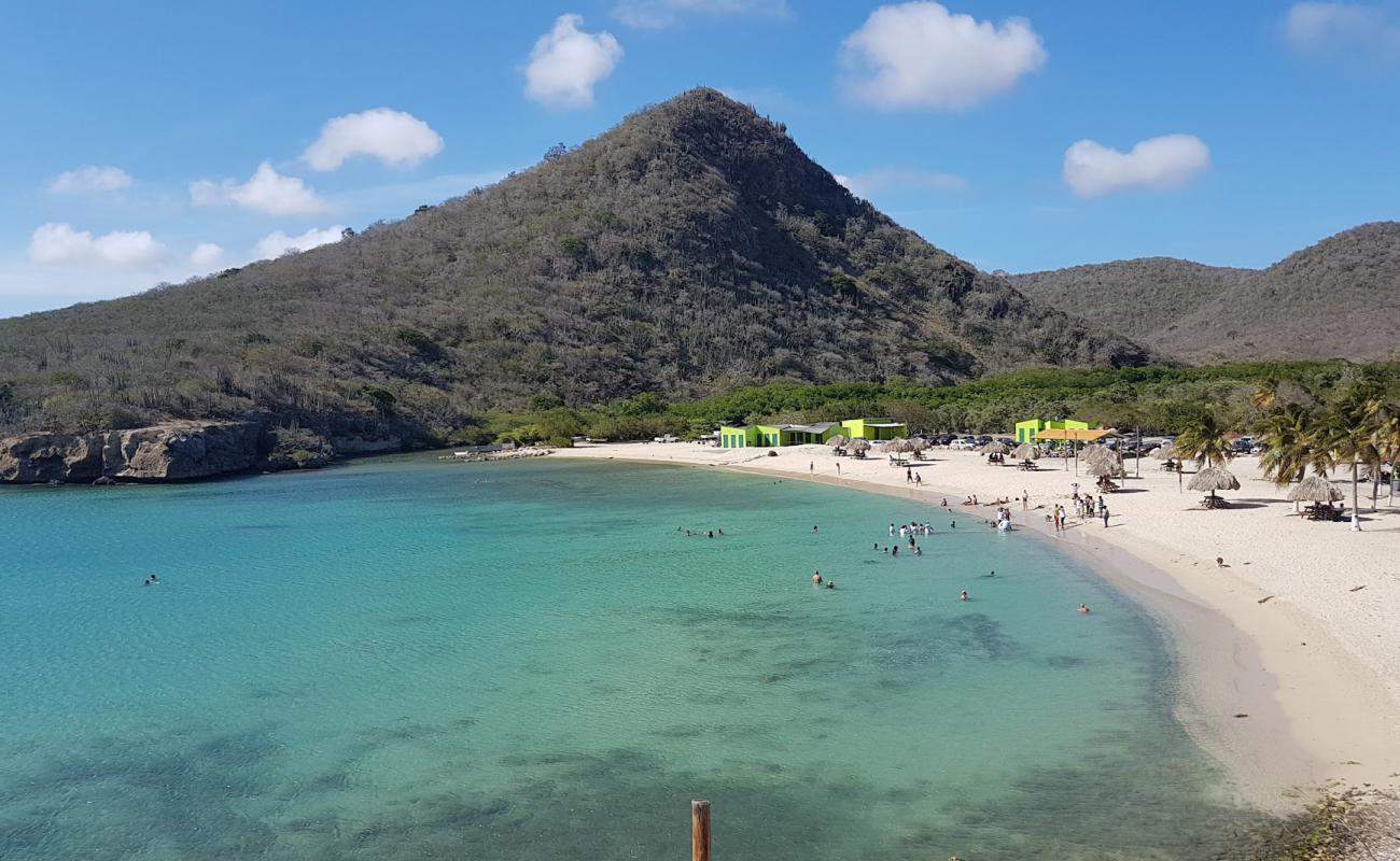 Playa Santa Cruz'in fotoğrafı parlak kum yüzey ile