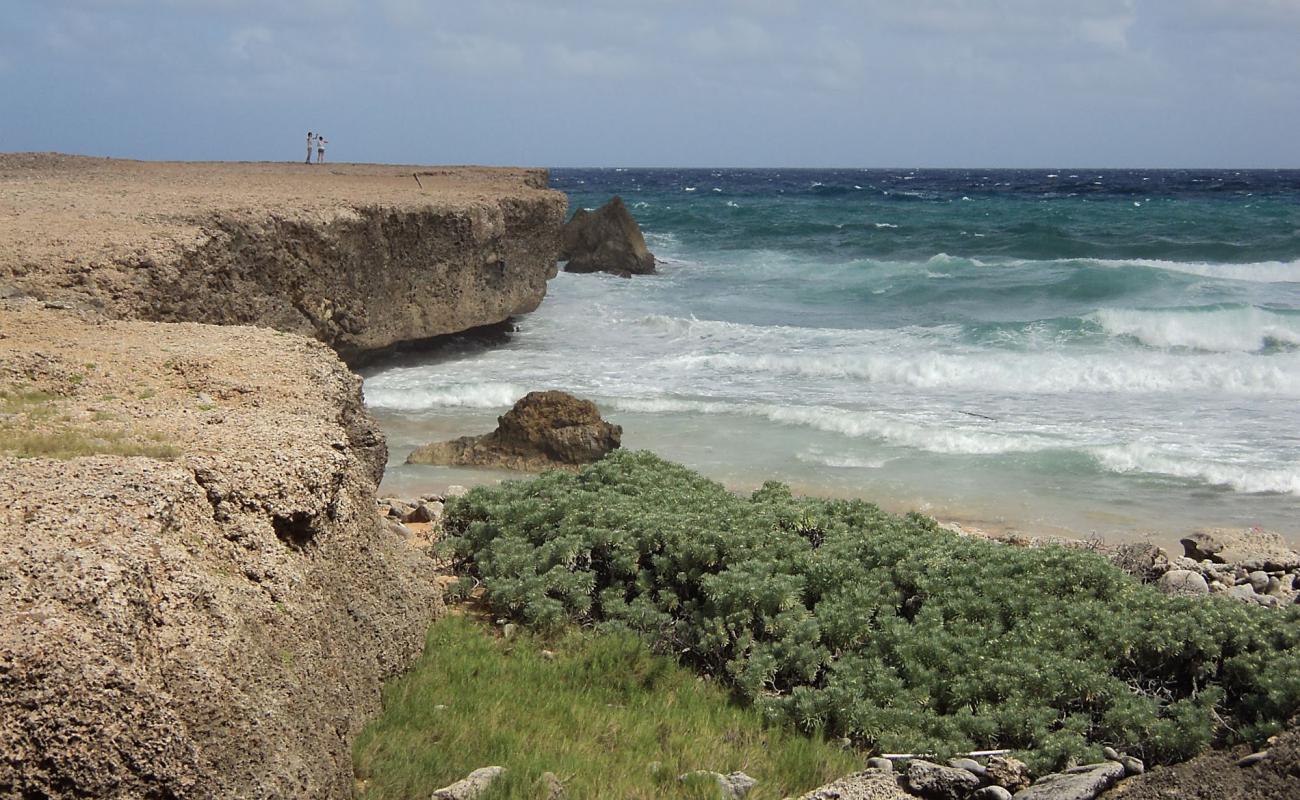 Matividiri beach'in fotoğrafı bej kum ve kayalar yüzey ile