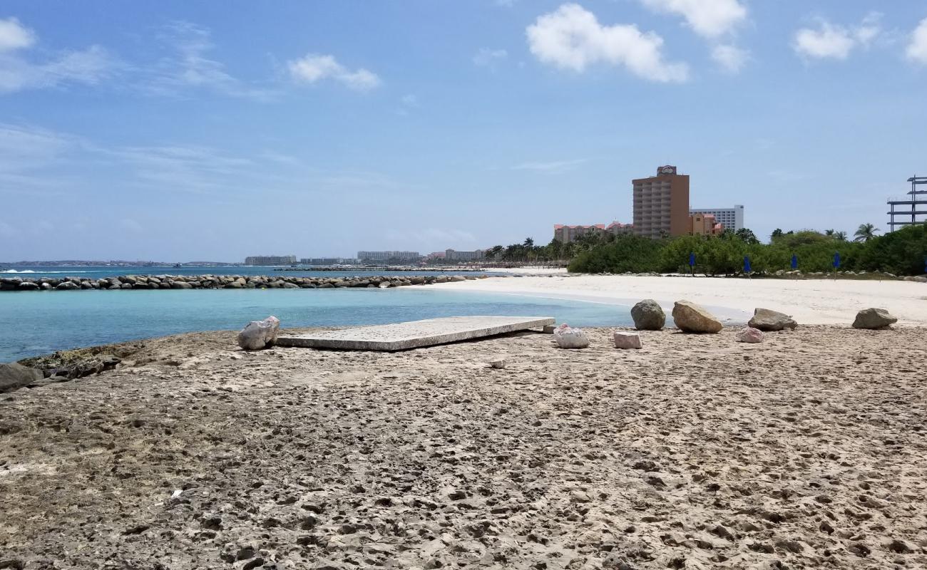 Blue Residences beach'in fotoğrafı taşlı kum yüzey ile