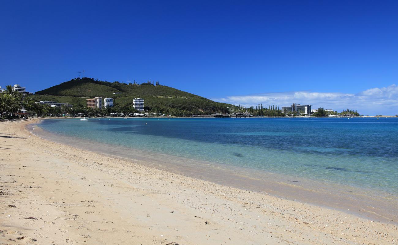 Plage de l'Anse Vata'in fotoğrafı açık bej kum yüzey ile