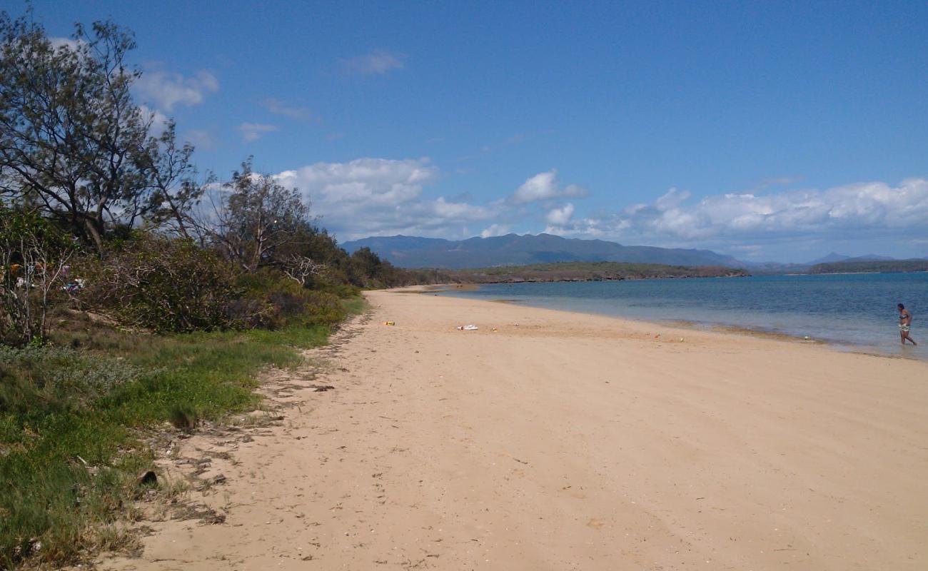 Plage de Pindai'in fotoğrafı açık bej kum yüzey ile