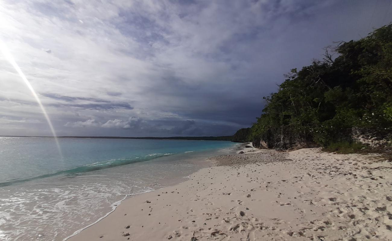 Ognat Beach'in fotoğrafı beyaz ince kum yüzey ile