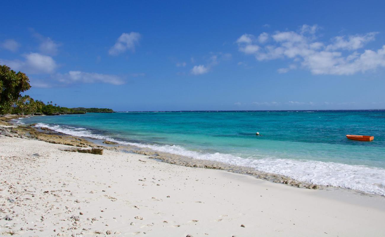 Tiberia Galoy Beach Syparaish Coastline'in fotoğrafı parlak kum yüzey ile