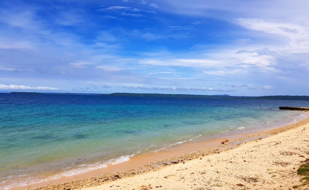 Million Dollar Point Beach'in fotoğrafı bej kum ve kayalar yüzey ile