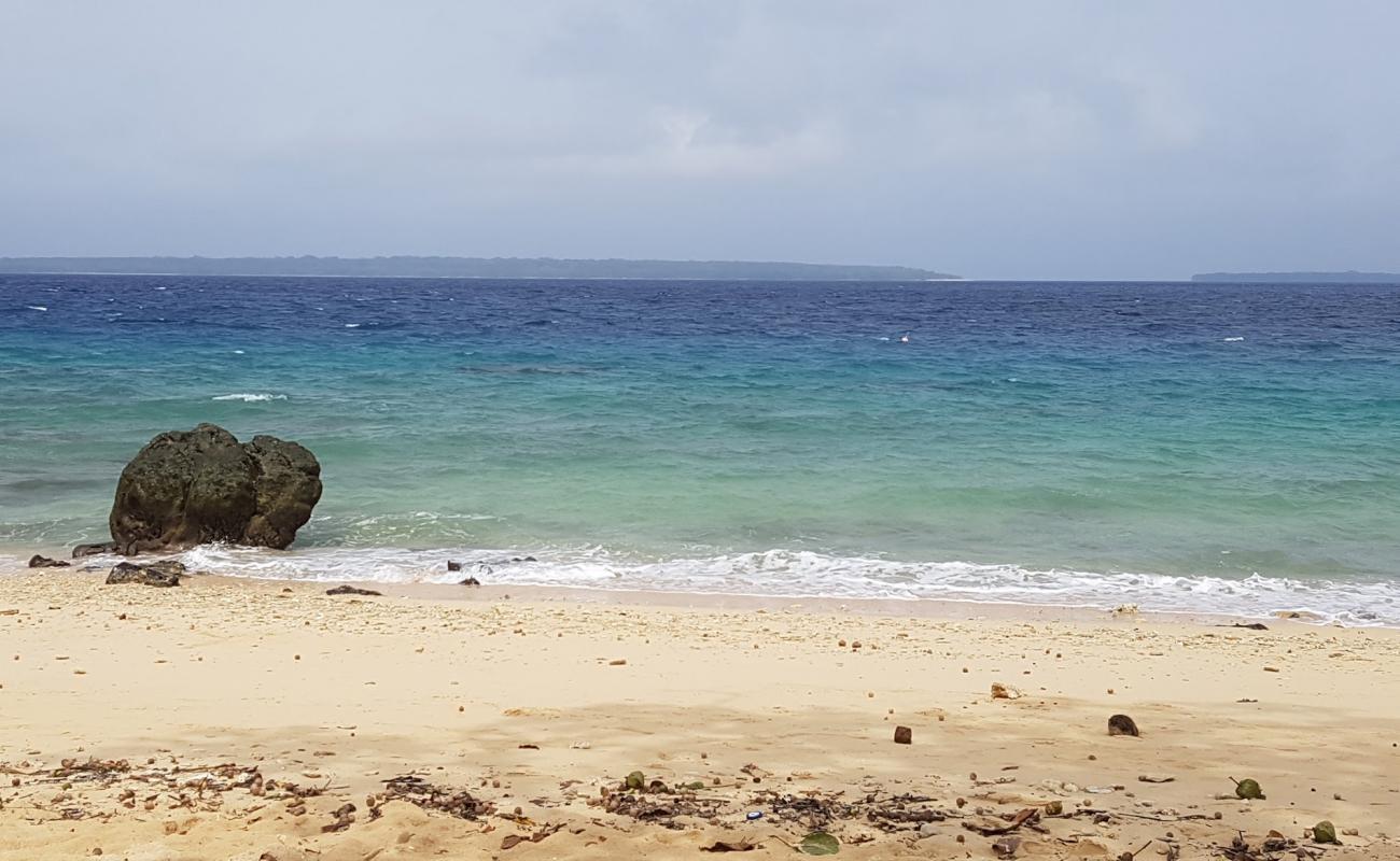 Espiritu Santo Beach'in fotoğrafı açık bej kum yüzey ile