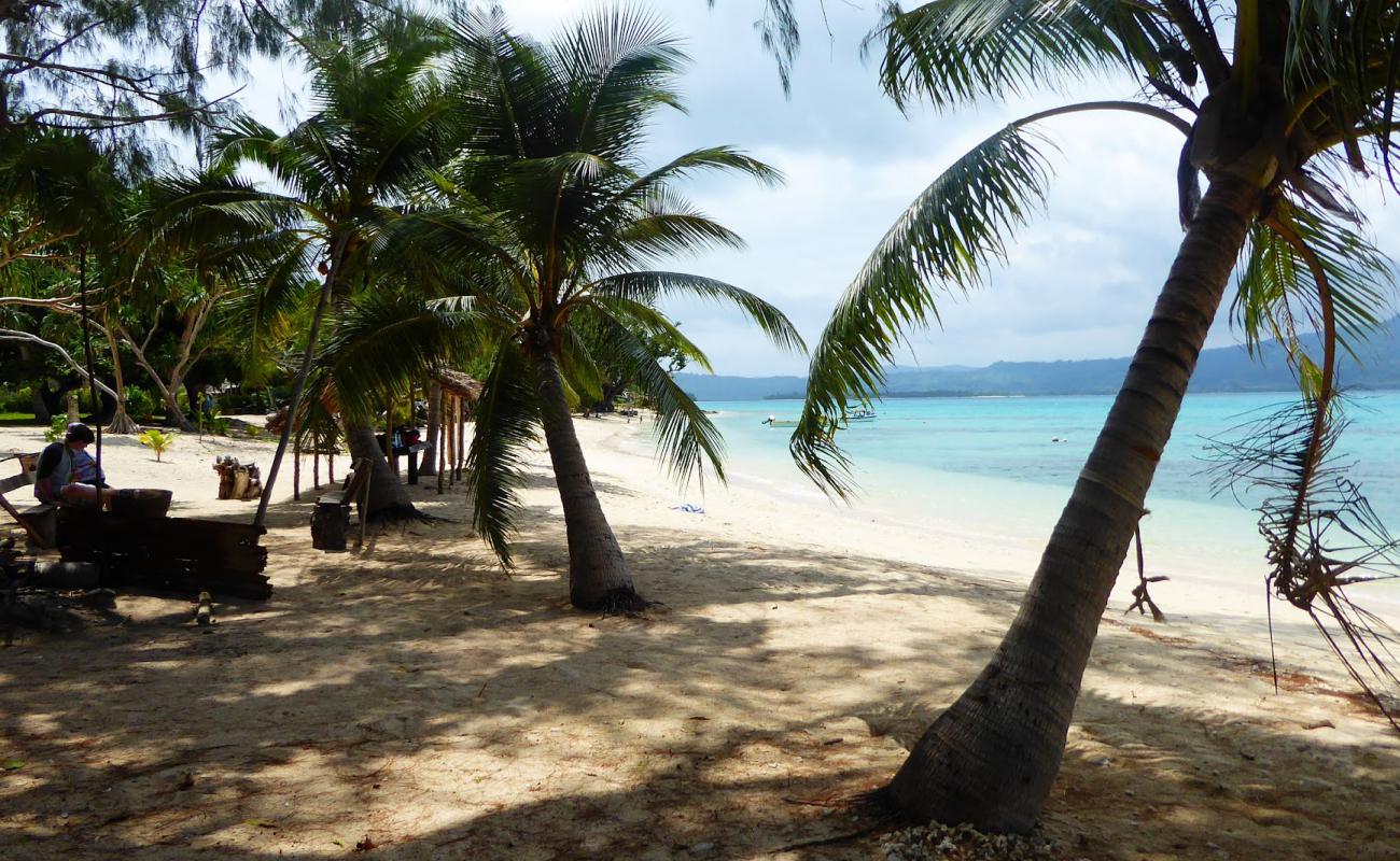 Worearu Beach'in fotoğrafı parlak kum yüzey ile