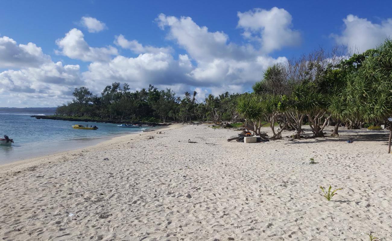 Pele Beach'in fotoğrafı açık bej kum yüzey ile