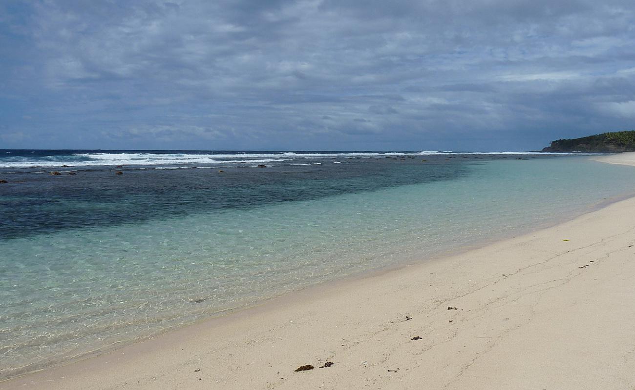 Ireupuow Beach'in fotoğrafı açık bej kum yüzey ile