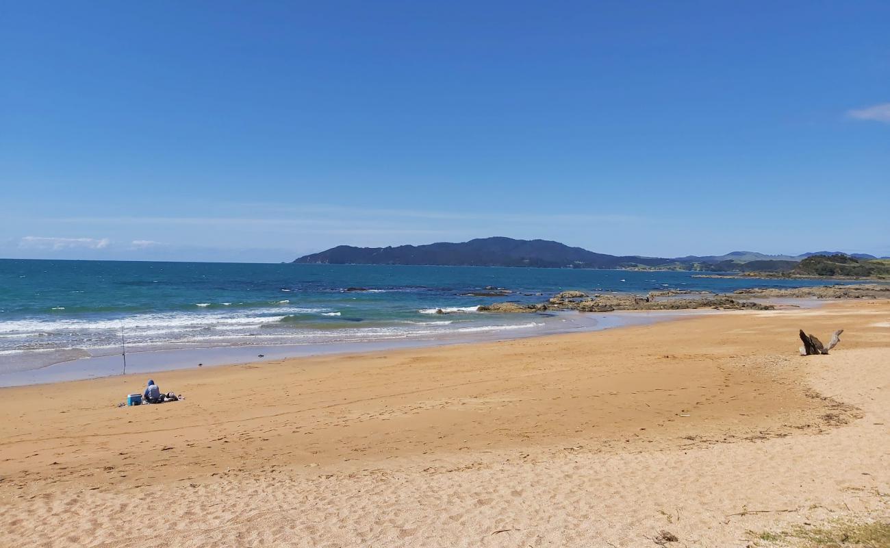 Cable Bay Beach'in fotoğrafı parlak kum yüzey ile