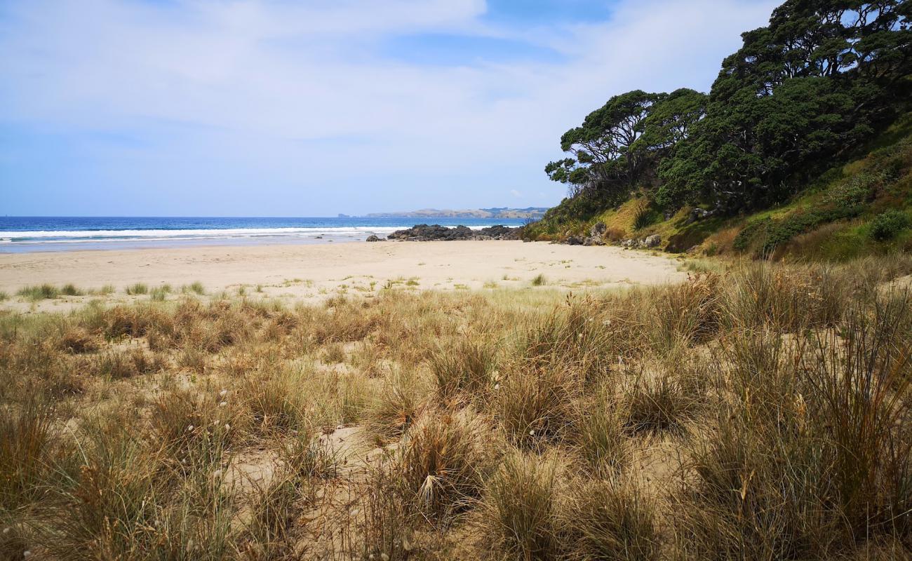 Takou Bay Beach'in fotoğrafı açık bej kum yüzey ile