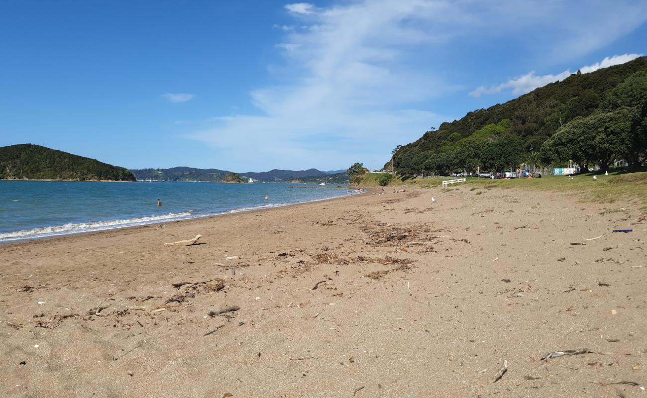 Paihia Beach'in fotoğrafı parlak kum yüzey ile