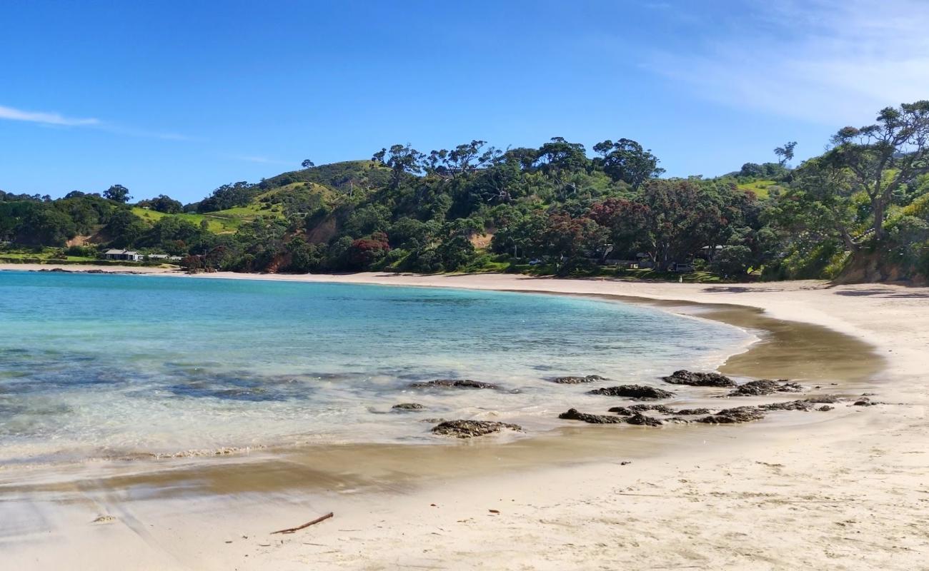 Moureeses Bay'in fotoğrafı açık bej kum yüzey ile