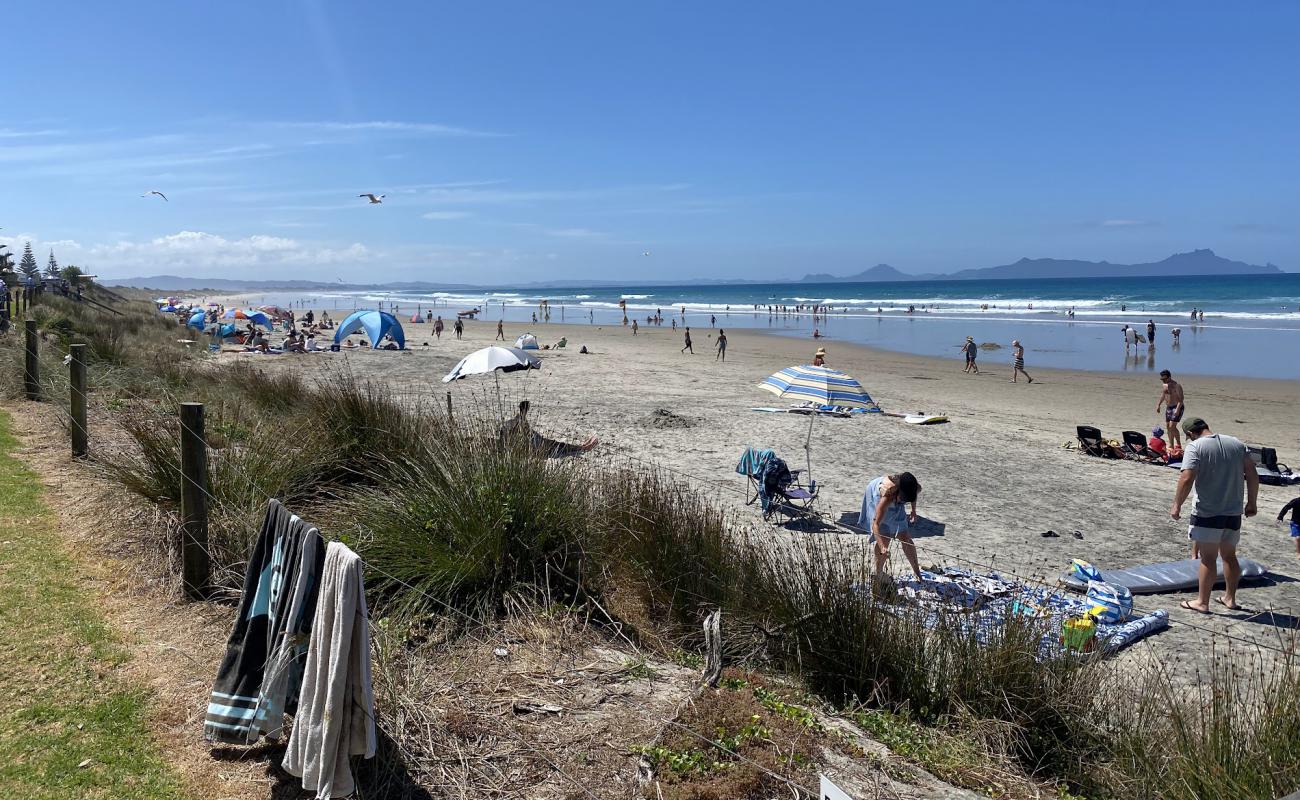 Waipu Beach'in fotoğrafı küçük bej çakıl yüzey ile