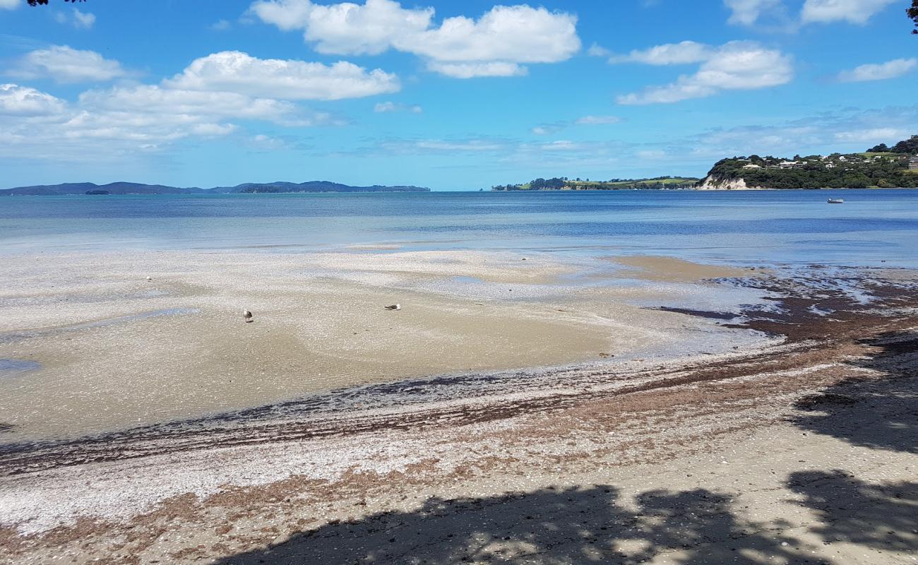 Snells Beach'in fotoğrafı gri kum ve çakıllar yüzey ile
