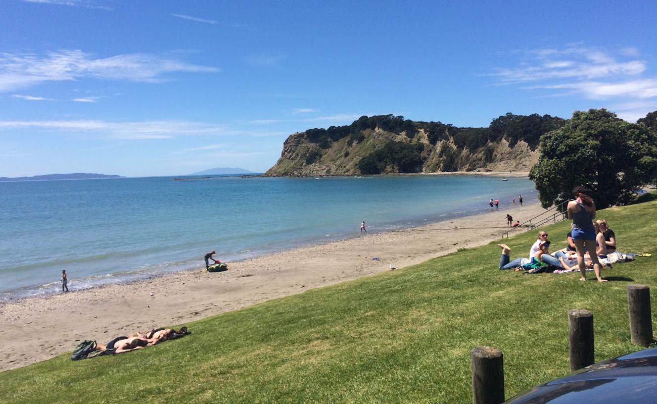 Army Bay Beach'in fotoğrafı kahverengi kum yüzey ile