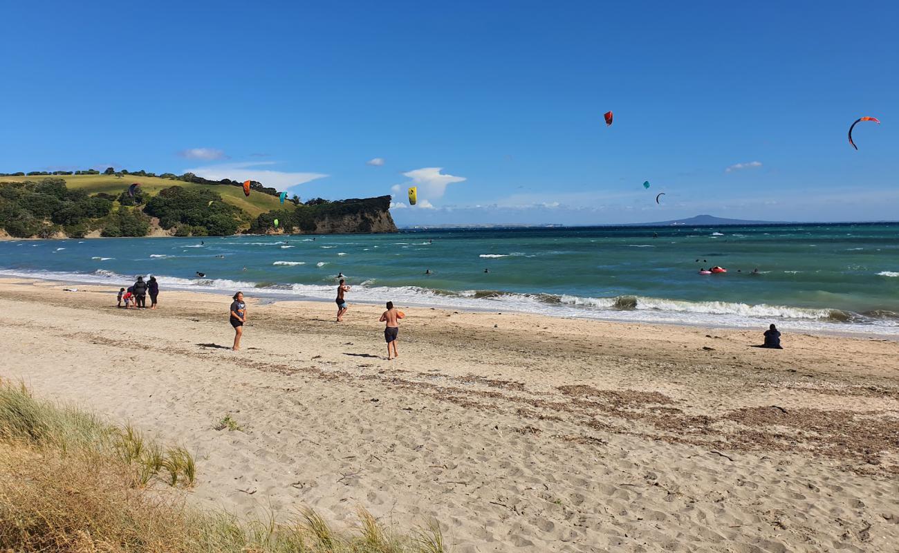 Shakespeare Beach'in fotoğrafı küçük bej çakıl yüzey ile