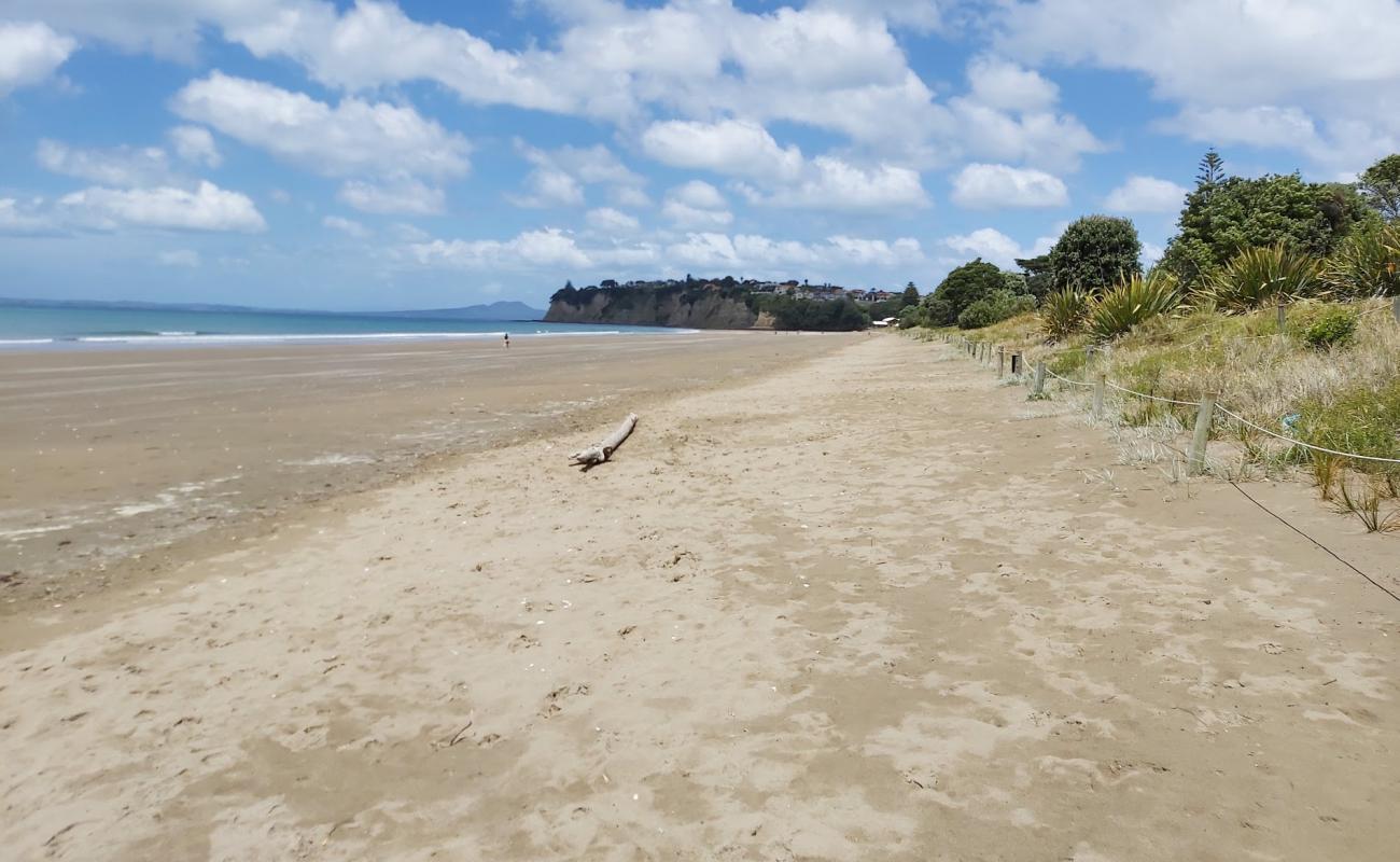 Long Bay Beach'in fotoğrafı parlak kum yüzey ile