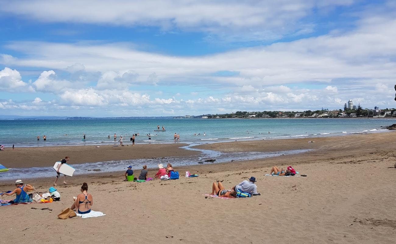 Castor Bay Beach'in fotoğrafı açık bej kum yüzey ile