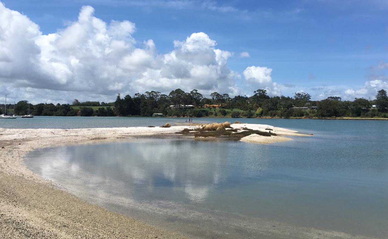 Shelly Park Beach'in fotoğrafı bej kabuklu kum yüzey ile