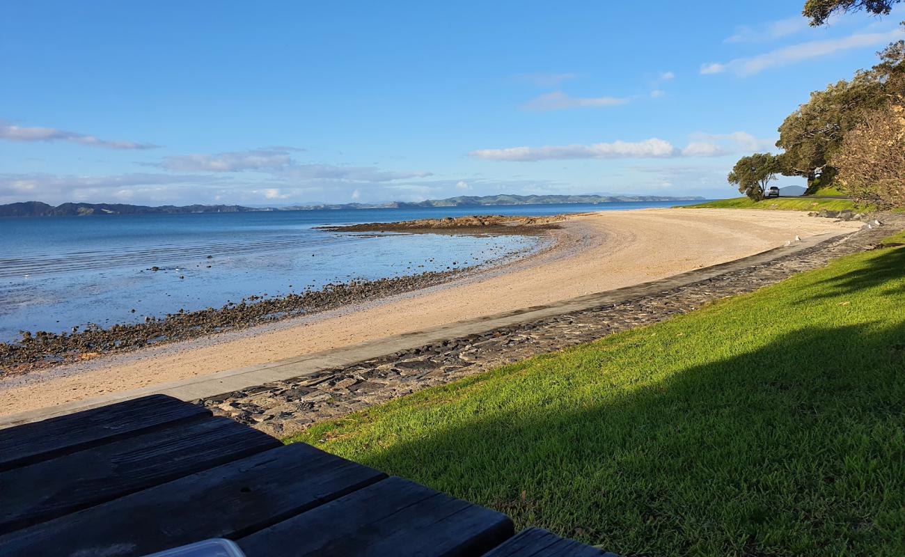 Waiomanu Beach'in fotoğrafı açık bej kum yüzey ile