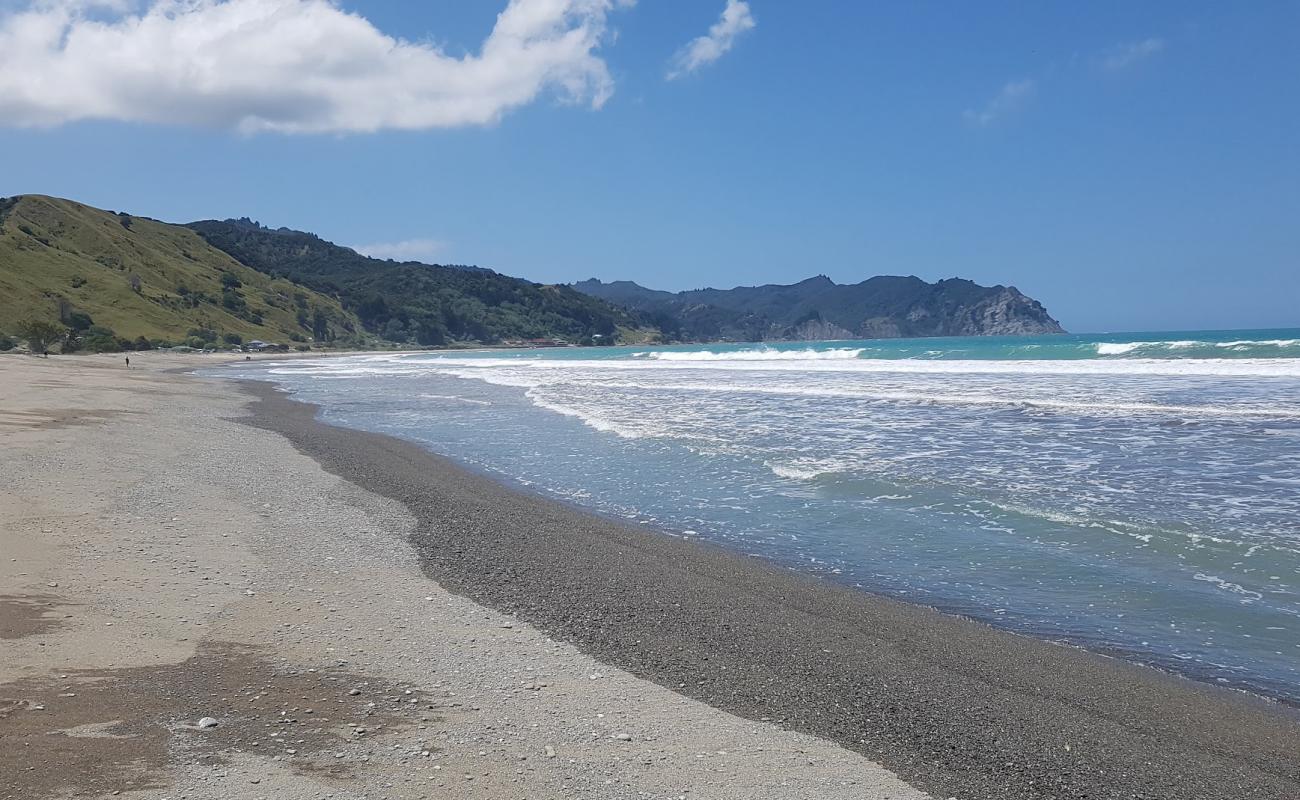 Tokomaru Beach'in fotoğrafı açık bej kum yüzey ile