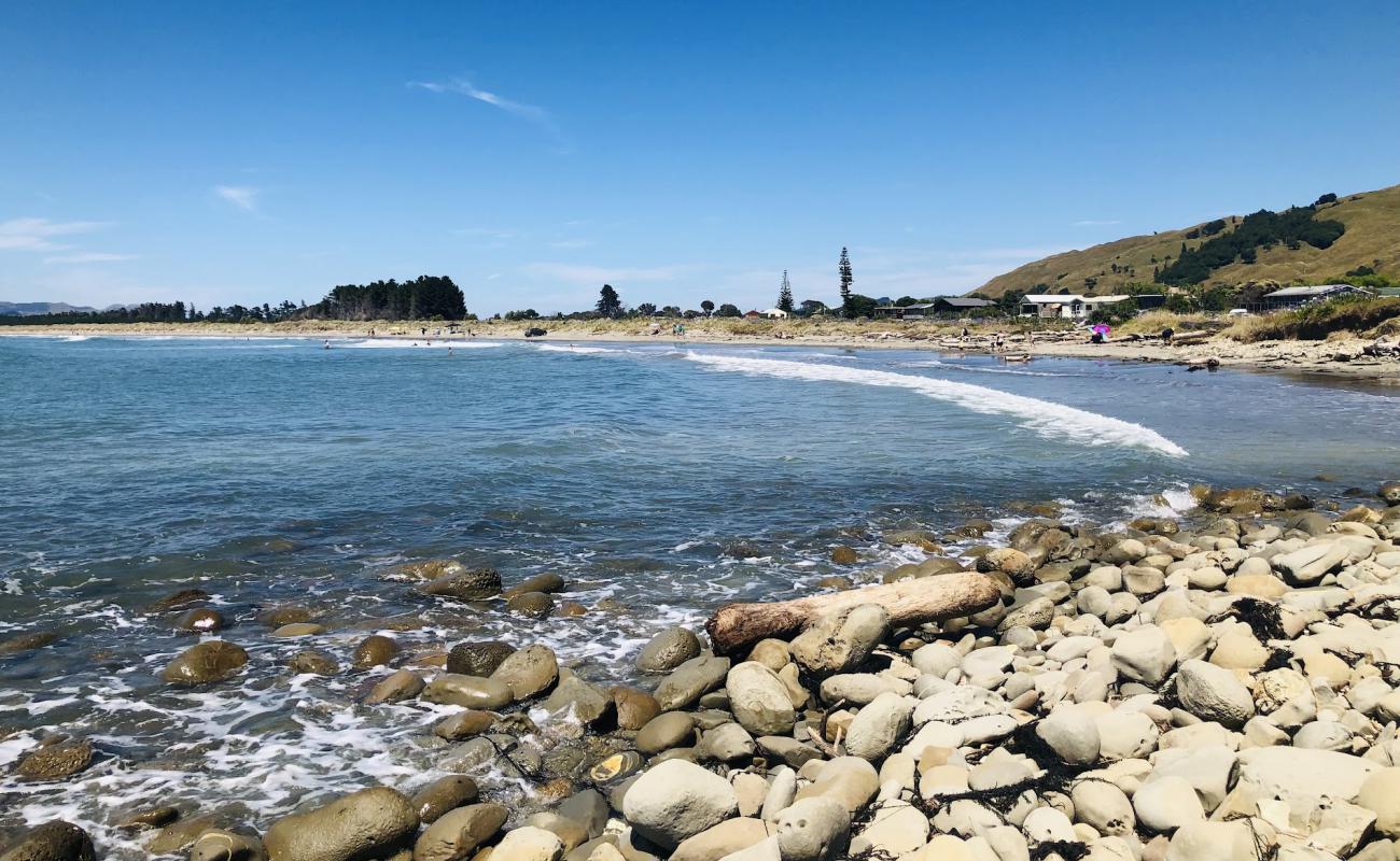 Mahanga Beach'in fotoğrafı açık bej kum yüzey ile