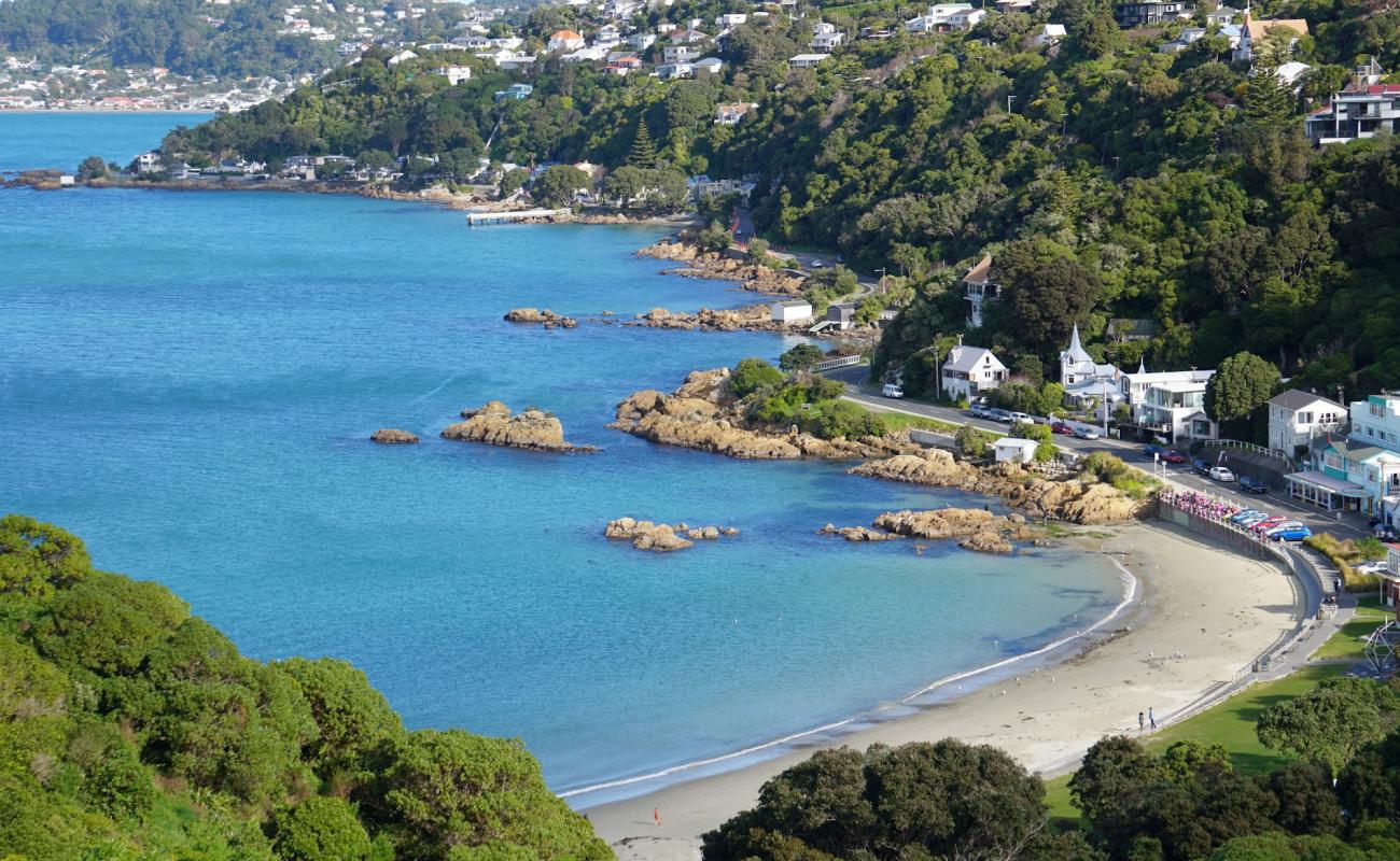 Scorching Bay Beach'in fotoğrafı parlak kum yüzey ile