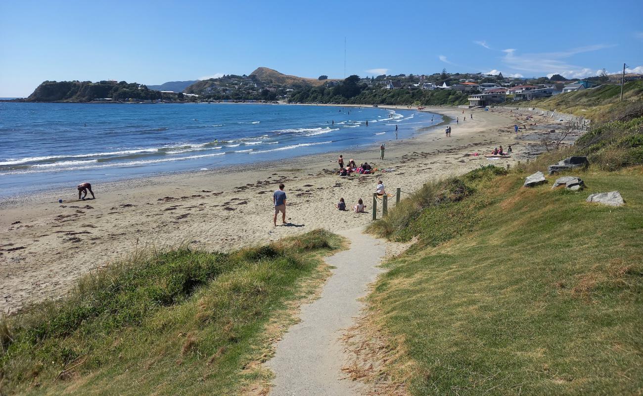 Titahi Bay Beach'in fotoğrafı açık bej kum yüzey ile
