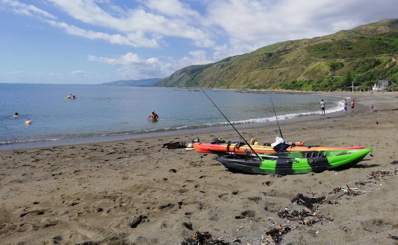 Pukerua Bay Beach'in fotoğrafı taşlı kum yüzey ile