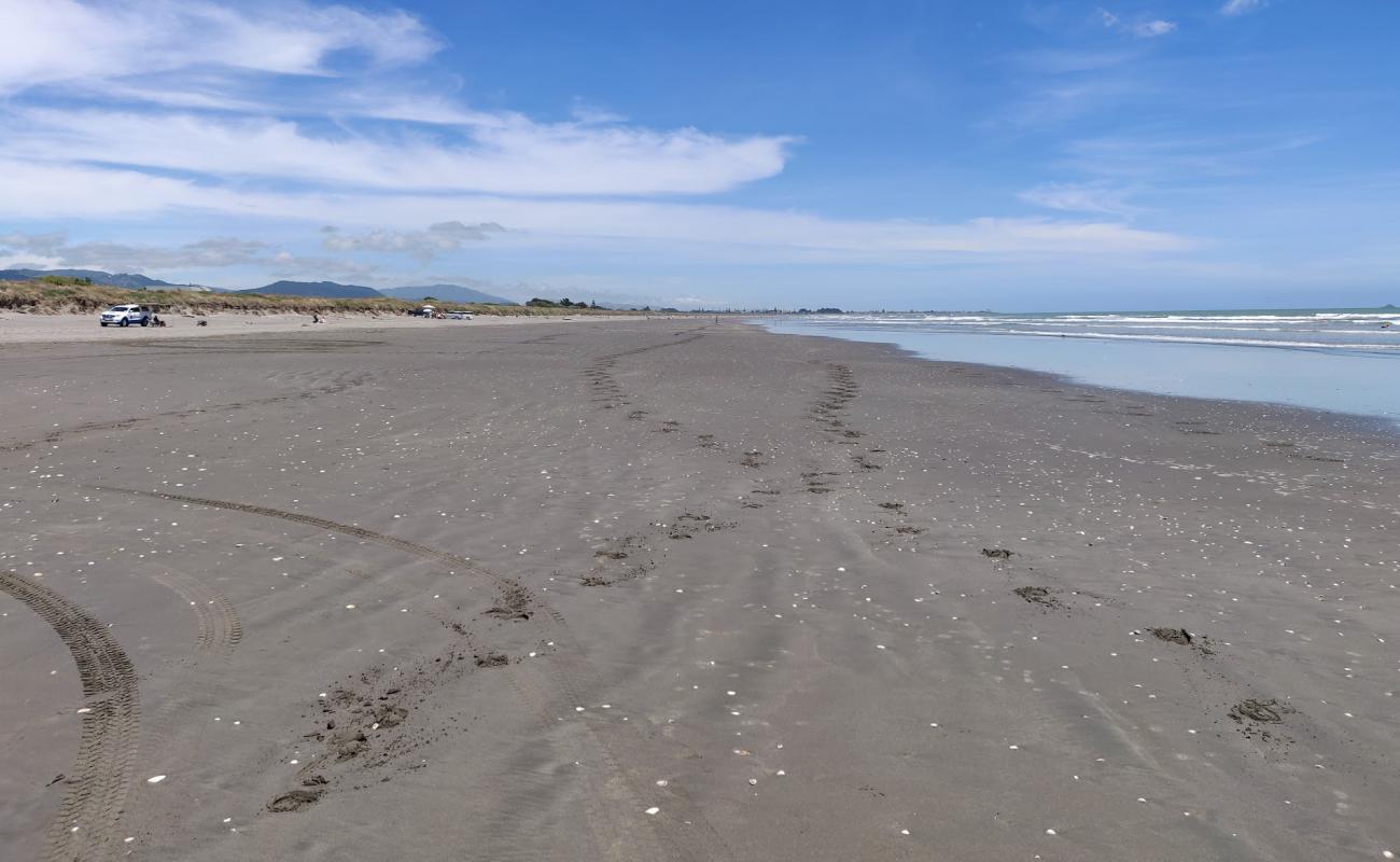 Peka Peka Beach'in fotoğrafı gri kum yüzey ile