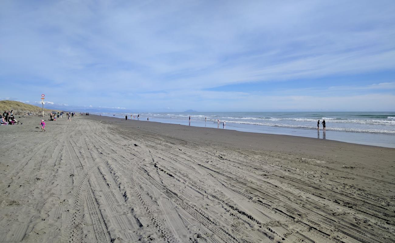 Foxton Beach'in fotoğrafı gri kum yüzey ile