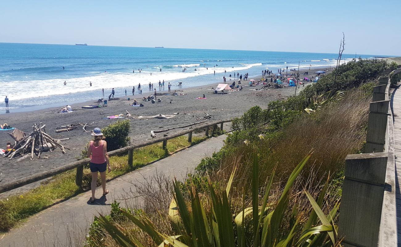 Fitzroy Beach'in fotoğrafı gri kum yüzey ile