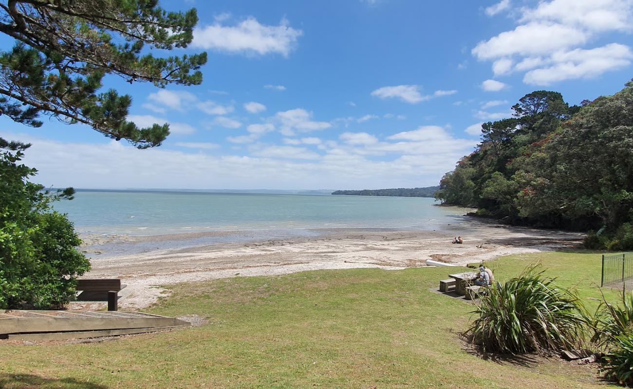 Green Bay Beach'in fotoğrafı çakıl ile kum yüzey ile