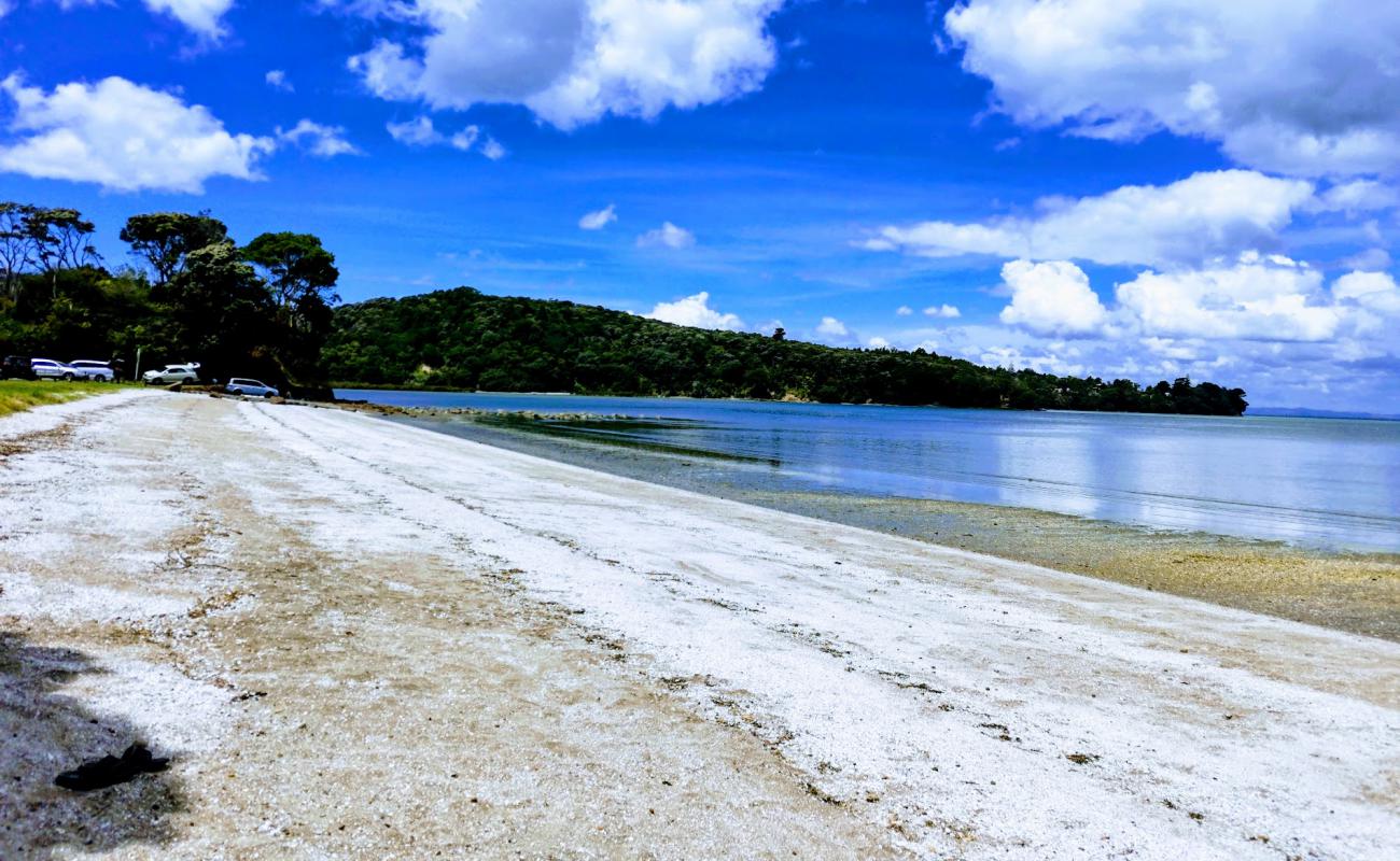 Sandy Beach'in fotoğrafı bej kum ve çakıl yüzey ile