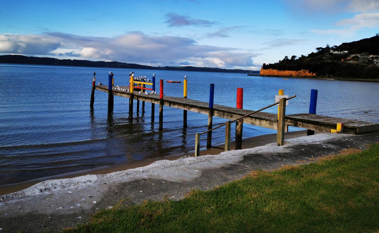 Kellys Bay'in fotoğrafı parlak kum yüzey ile