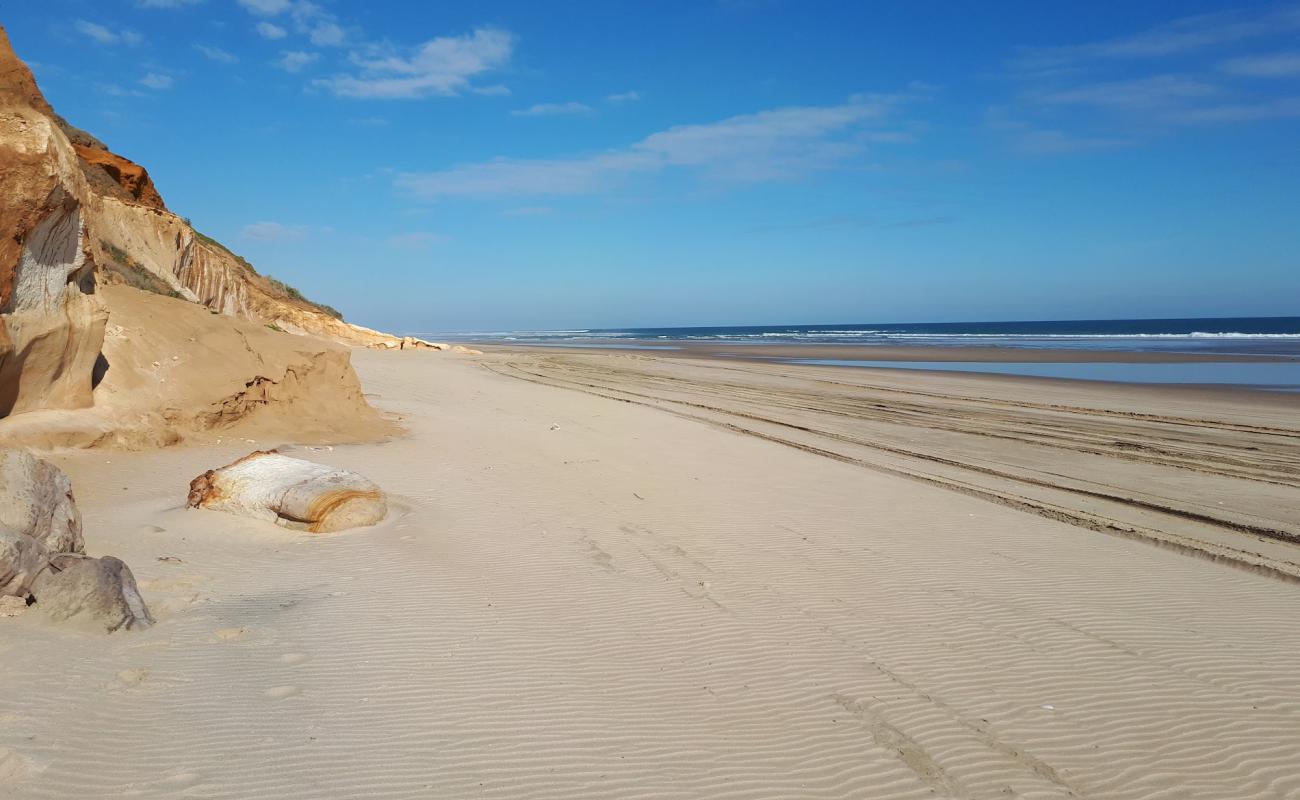 Omamari Beach'in fotoğrafı parlak ince kum yüzey ile