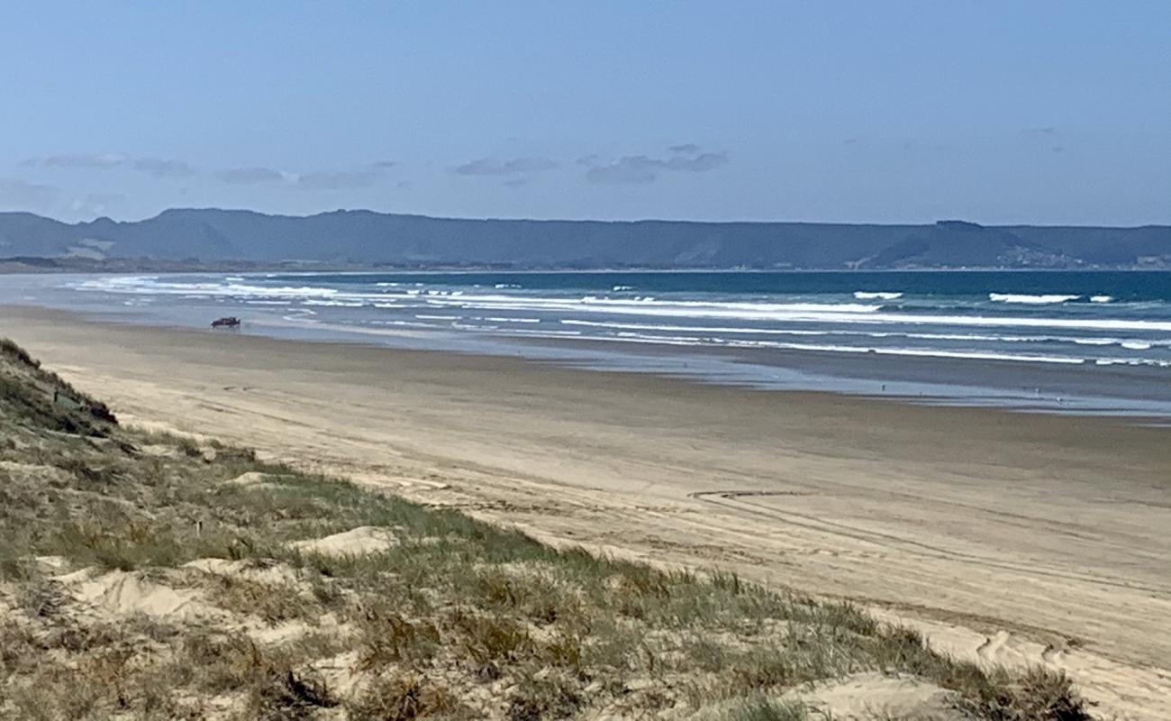 Ninety Mile Beach'in fotoğrafı i̇nce bej kum yüzey ile