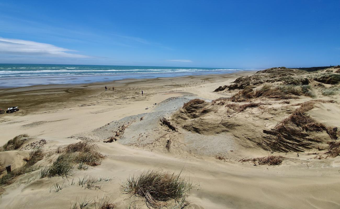 Ninety Mile Beach Rd'in fotoğrafı i̇nce bej kum yüzey ile