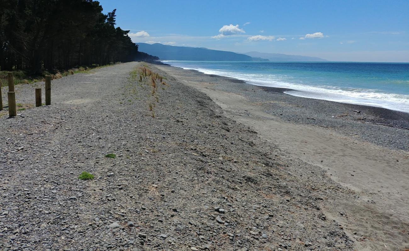 Amberley Beach'in fotoğrafı gri çakıl taşı yüzey ile