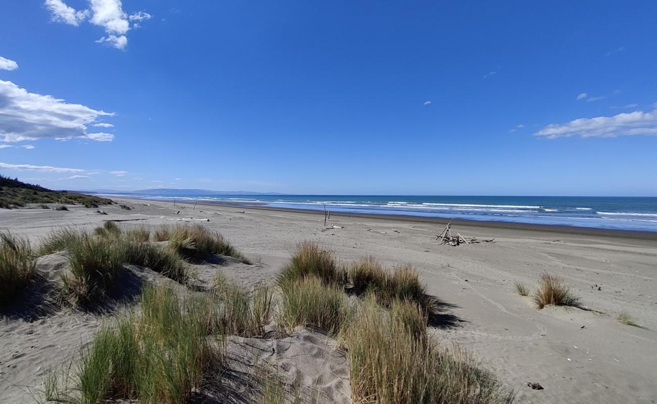 Woodend Beach'in fotoğrafı açık bej kum yüzey ile