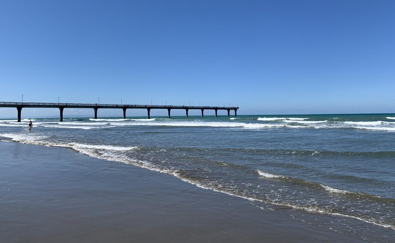 New Brighton Beach'in fotoğrafı açık bej kum yüzey ile